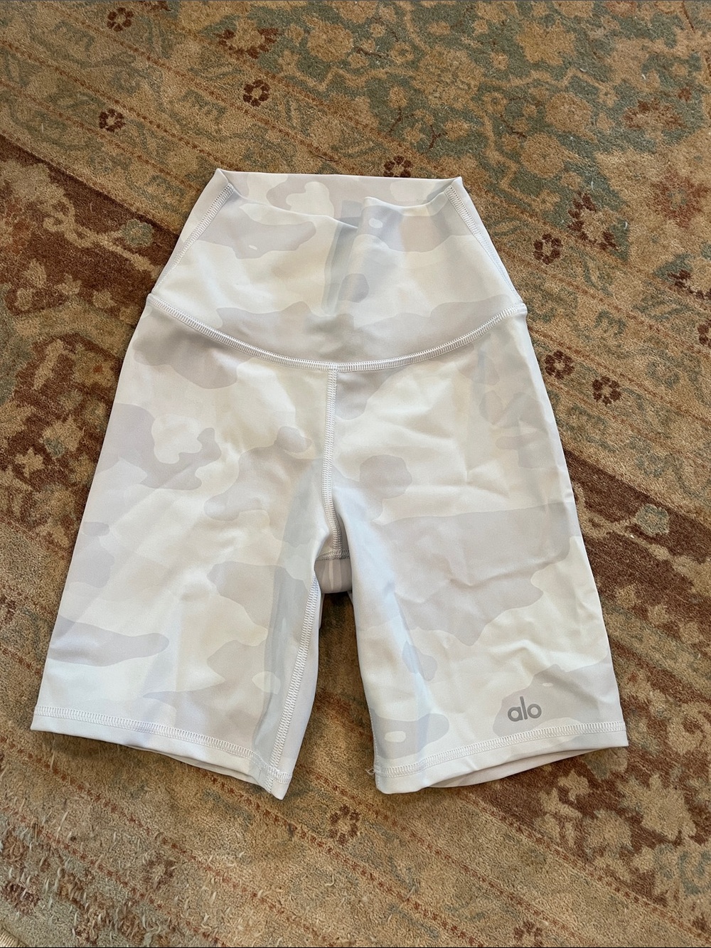 Alo Yoga Women's 7" High Waist Vapor Shorts White Camo Size XXS